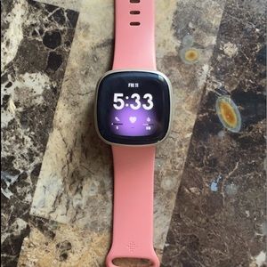 Fit bit versa 3 Only worn for a month